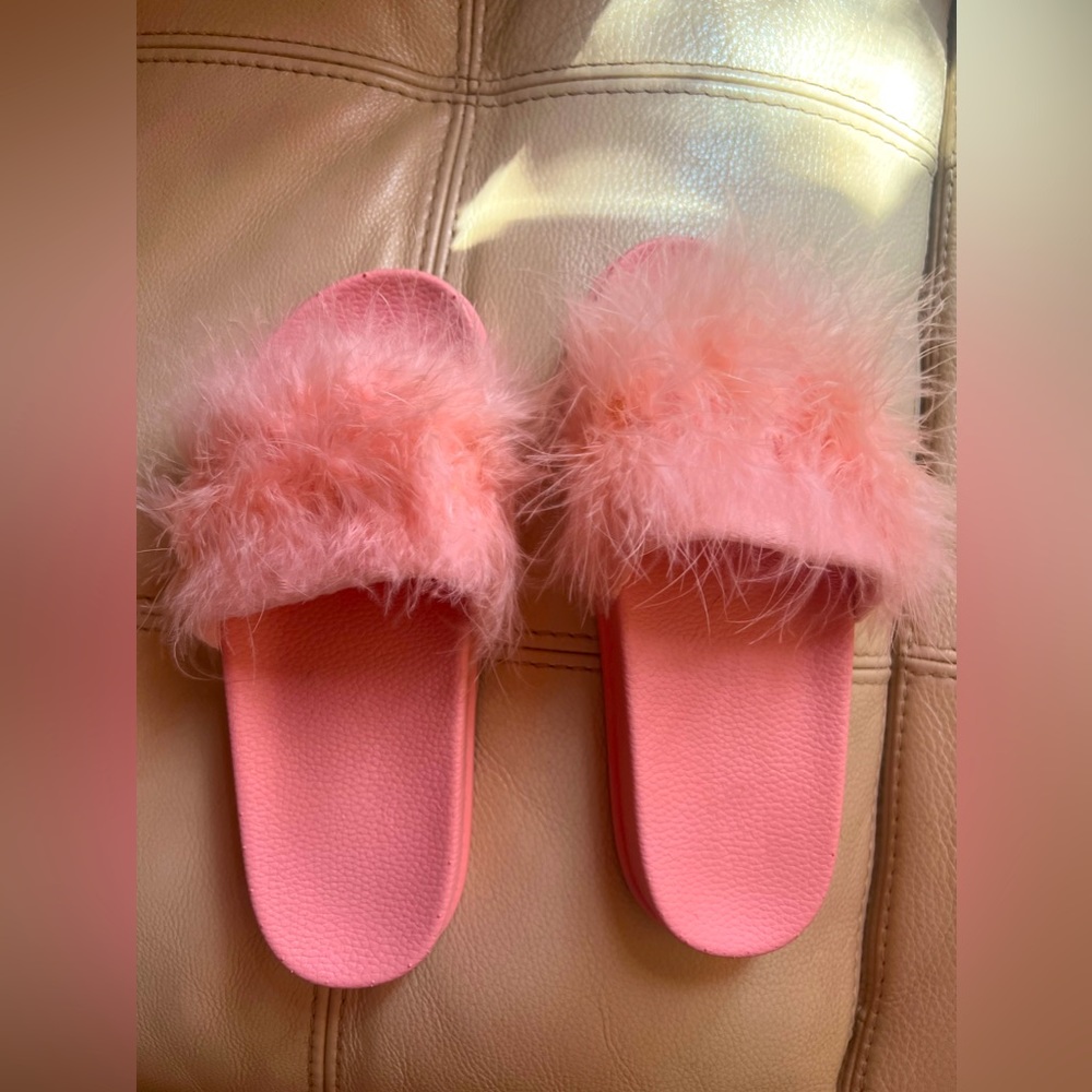 Pink fur slide on sandals